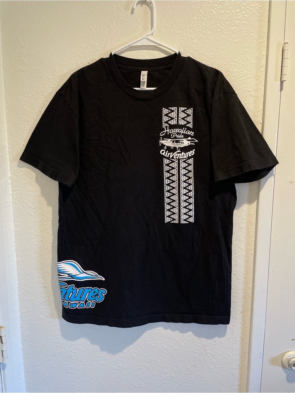 Alstyle Men's Large Black Hawaiian Airventures Aviation Short Sleeve Graphic Tee